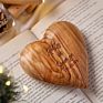 Carved Wood Crafts Gifts Engraved Olive Wood Heart Table Decoration for Couple Anniversary Valentines Gifts