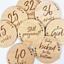 En71 Double Discs Etched Wreath Pregnancy Baby Milestone Wood Cards Wooden Memory Card for Pregnant Women Photo Souvenirs