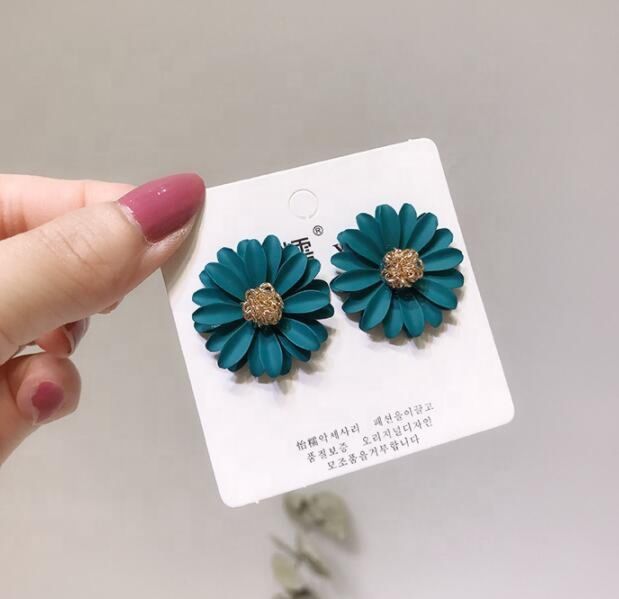 Flower Personality Small Fresh Petals Earrings Female Temperament Simple Metal Flower Stud Earrings