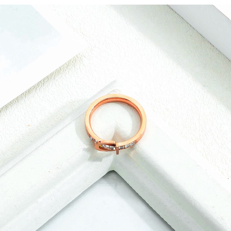 Design 18K Rose Gold Stainless Steel Anti-Fading Belt Buckle Index Finger Ring for Women