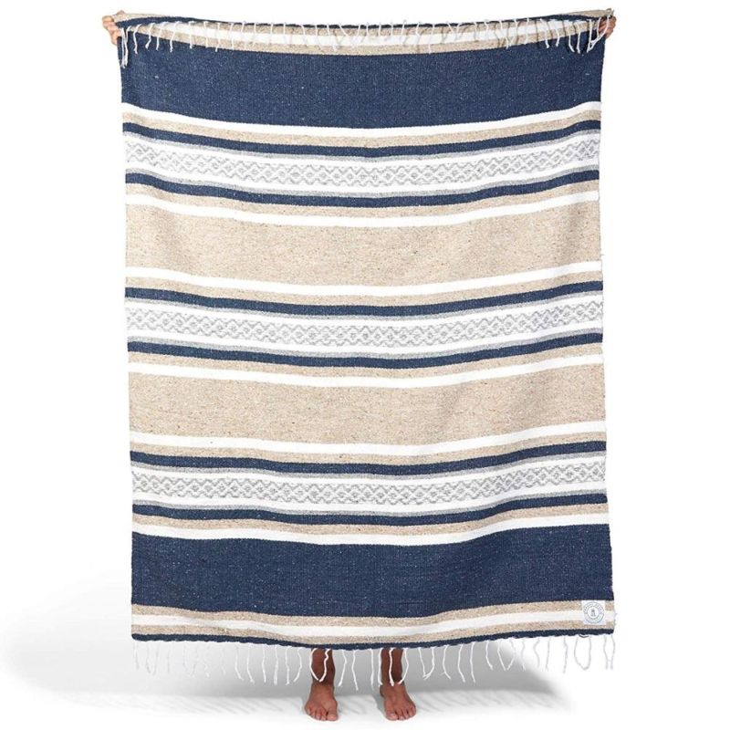 Customized Portable Jacquard Knitted Acrylic Mexican Yoga Blanket