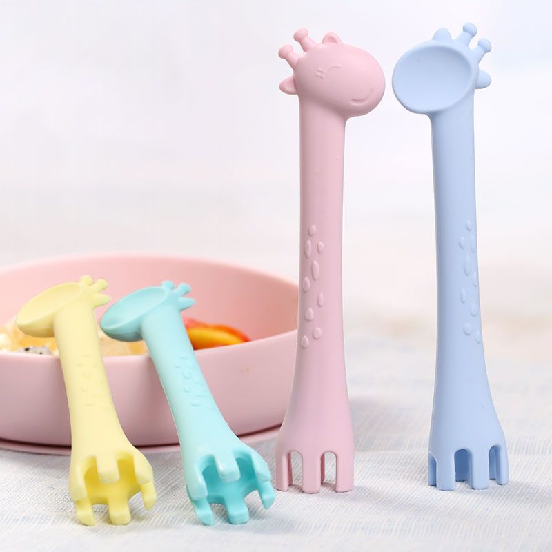 Non-Toxic Soft Giraffe Silicon Baby Feeder Feeding Spoons Baby Fork and Spoon Set