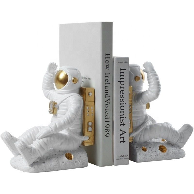 Wholesales Resin Astronaut Figurine Bookend Library Decoration Sculpture for Promotional