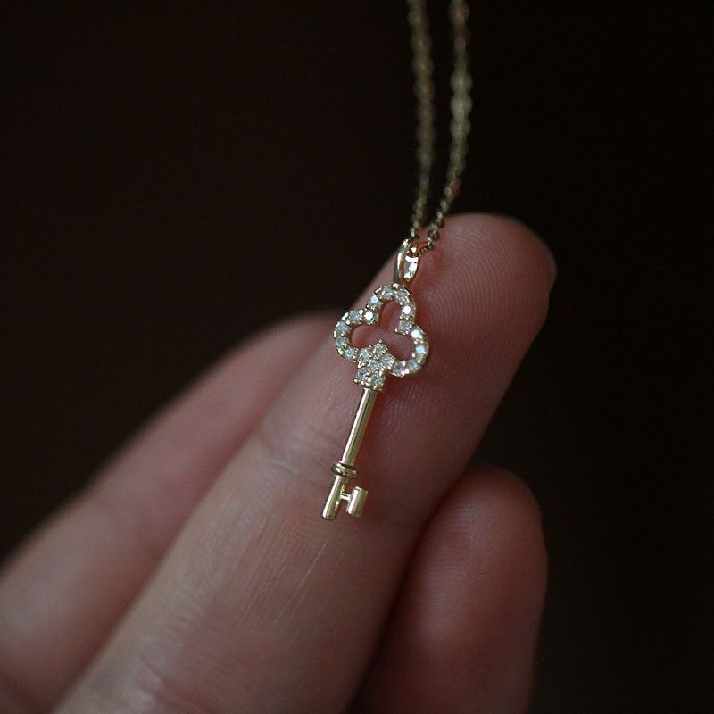 Women Light Luxury Temperament Jewelry Accessories 925 Sterling Silver Pave Crystal Vintage Key Pendant 14K Gold Lock Necklace