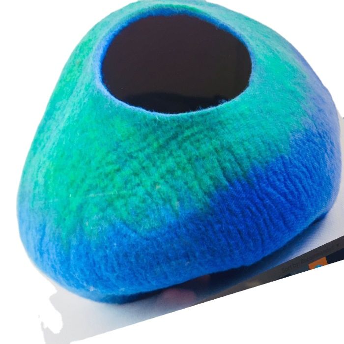 Semi Enclosed Deep Sleep Comfort Cat Bed Little Mat Basket for Cat's House Products Tent Cozy Cave Beds Indoor
