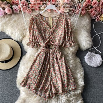 Cubear Cbyr0004 Clamorous Style Ditsy Floral Pattern Puff Sleeve Shirred V Neck Navel Elastic Waist Romper Playsuit Cut Out Romp
