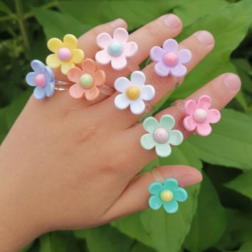 Ins Style Transparent Colorful Resin Flower Rings Statement Clear Candy Color Acrylic Daisy Flower Rings for Women Girls